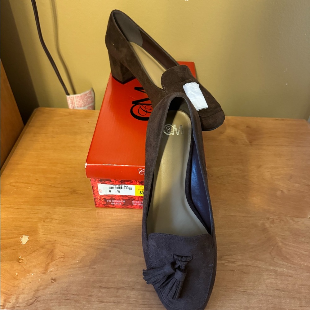 New 8 wide Brown shoes